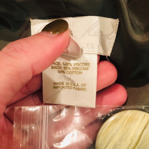 NWT Designer cropped faux fur jacket. Retails$450 - Picture 5 of 7